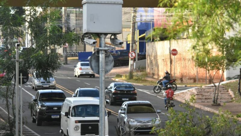 Mesmo veículo aparece em 51 autuações por excesso de velocidade em intervalo de 12 dias em Campo Grande.
