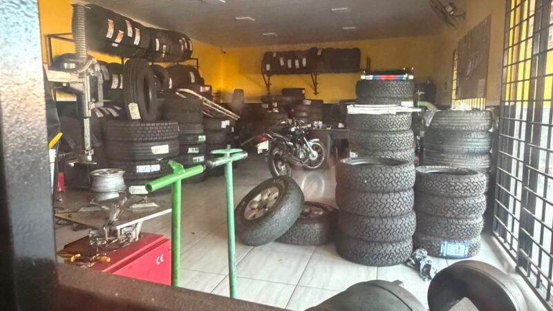 Cerca de 200 pneus foram encontrados durante buscas realizadas pela Polícia Federal em Campo Grande nesta quarta-feira 