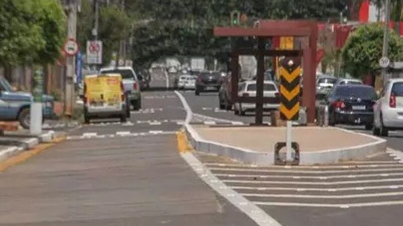 Faixa exclusiva para ônibus na Rua Bahia deverá ser devolvida à circulação de veículos.