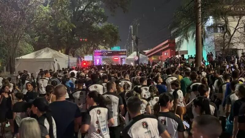 Participantes se concentram para edição anterior da Corrida do Choque, em Campo Grande; prova volta ao Parque dos Poderes em setembro.
