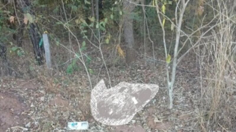 Local onde o corpo de um homem decapitado e com os braços amarrados foi encontrado, em área rural de Sonora.