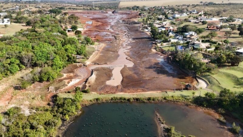 Rompimento de barragem no Nasa Park, em 2024, provocou enxurrada e deixou prejuízos na região de Campo Grande; imagem é de arquivo.