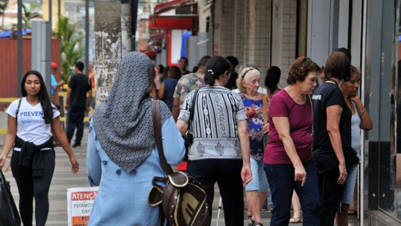 Movimento de pessoas em Campo Grande, que chegou a 970.843 habitantes em 2026 e está a menos de 30 mil moradores da marca de 1 milhão, segundo estimativa do IBGE.