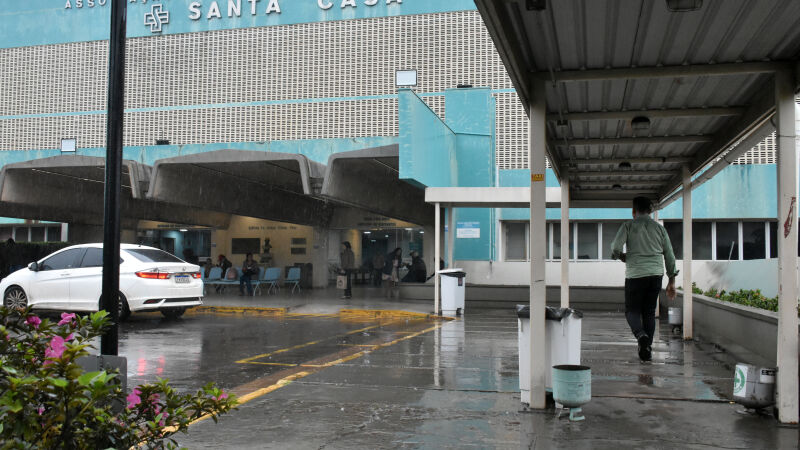 Santa Casa de Campo Grande foi alvo de operação do Gaeco na sexta-feira; cúpula está presa 
