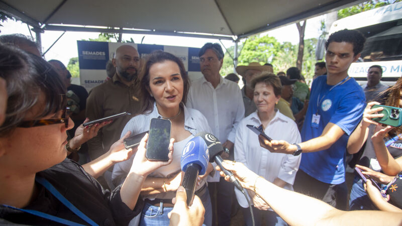 Prefeita Adriane Lopes e senadora Tereza Cristina participaram, nesta terça-feira (29), da entrega de máquinas e implementos destinados à agricultura familiar de Campo Grande