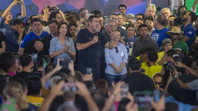 O governador Eduardo Riedel (PP) já tem 58% dos votos válidos, excluindo os votos em branco e nulos