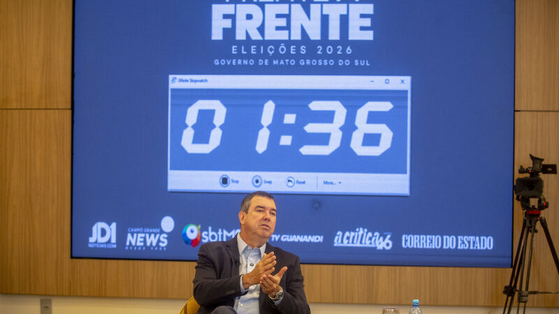 O governador Eduardo Riedel, candidato à reeleição pelo PP, durante a sabatina feita pela imprensa