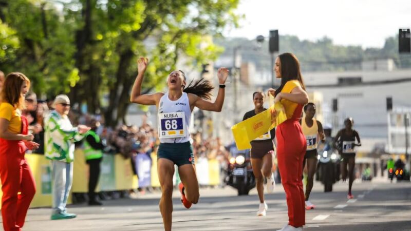 Recordista brasileira, Núbia Oliveira volta à Dez Milhas Garoto para defender título histórico