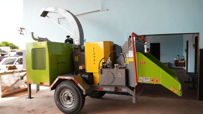 Triturador de resíduos verdes urbanos foi o primeiro equipamento entregue ao Executivo de Inocência