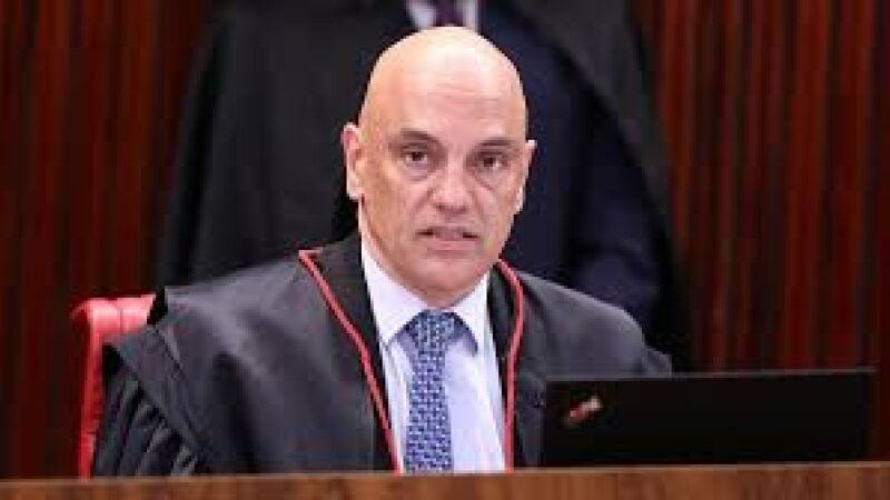 Alexandre de Moraes quebrou o silêncio depois de virar pivô de uma das mais sérias crises de credibilidade do Supremo Tribunal Federal