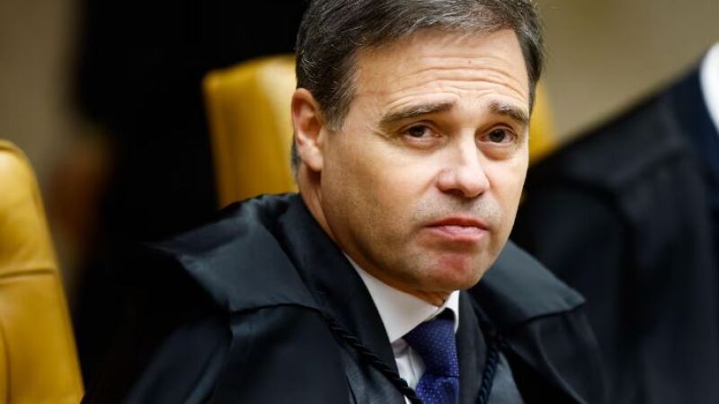 André Mendonça, que pediu a investigação contra o colega de Corte, admte que manteve encontro fora da agenda com o ex-banqueiro
