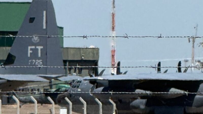 Aviões da Força Aérea dos Estados Unidos durante exercício na Base Aérea de Campo Grande; são os mesmos aviões que capturaram Nicolas Maduro