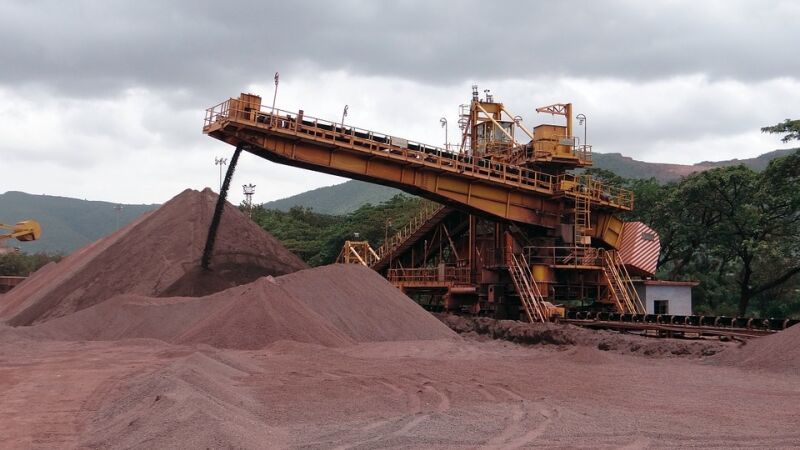Atualmente, cinco mineradoras que já estão com autorização para extrair ferro do Maciço do Urucum, em Corumbá, coração do bioma