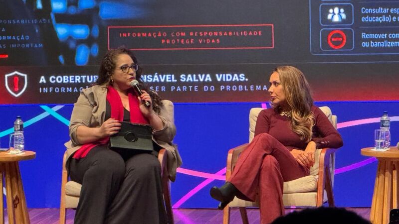 Michele Prado, durante painel sobre o ECA Digital, no Congresso de Jornalismo de Educação 