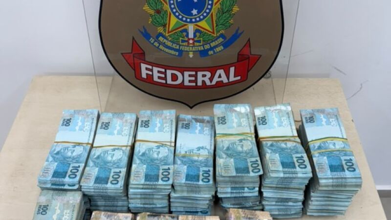 Os R$ 800 mil estavam divididos em notas de R$ 100 e R$ 50