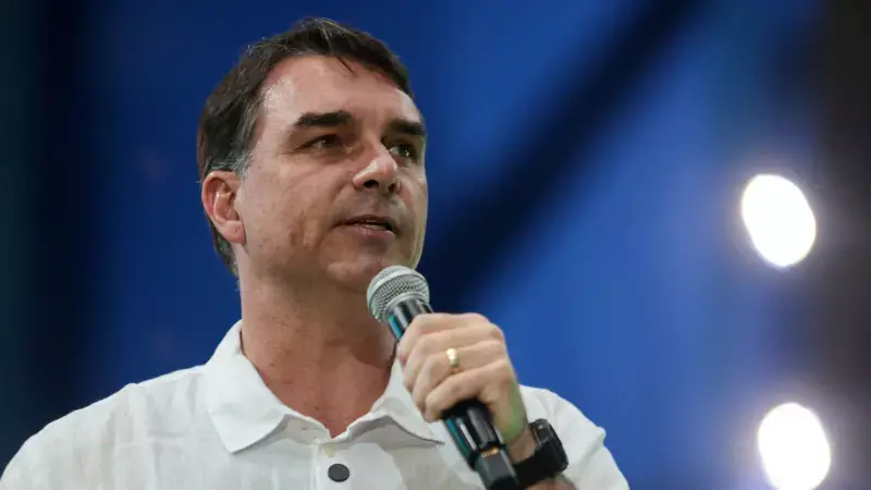 Flávio Bolsonar fez três pedidos formais para que o caso fosse repassado ao ministro André Mendonça, nomeado pelo seu pai
