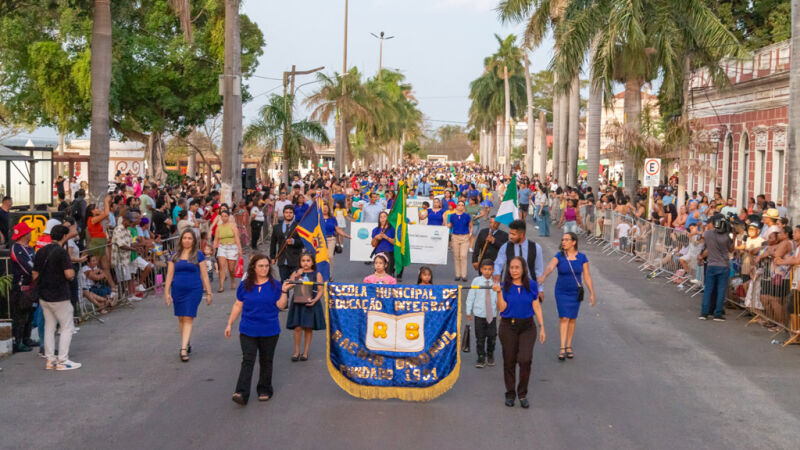 Desfile Cívico no aniversário de Corumbá