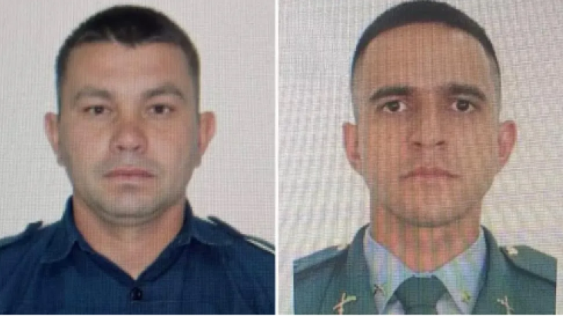 Resoaldo Gomes (à esquerda) e o tenente Carlos Eduardo da Silva (à direita)