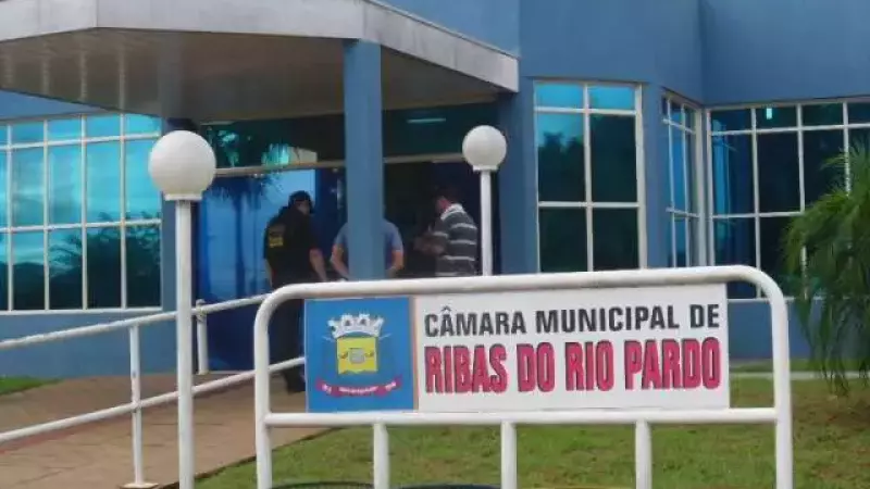 Câmara de Ribas do Rio Pardo para mais de R$ 14 mil a agente administrativo e mais de R$ 11 mil para zeladores