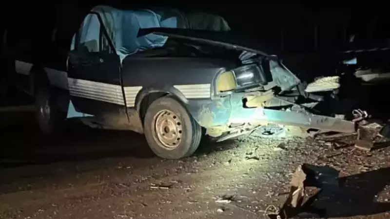 Colisão frontal entre Fiat Toro e Ford Pampa aconteceu no km 237 da BR-262, em Ribas do Rio Pardo