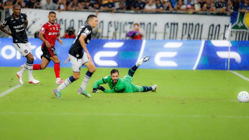 O atacante Samuel Lino anotou o único gol da partida