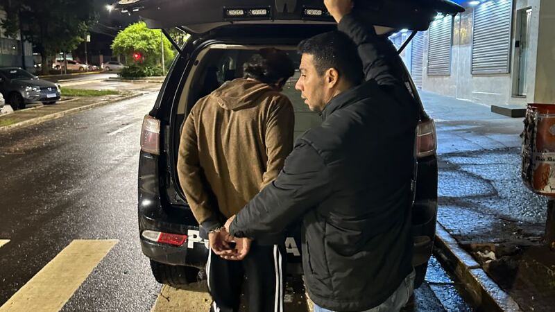 Motorista investigado foi localizado na Avenida Mato Grosso e preso por equipe da 1ª DEAM no domingo (13)