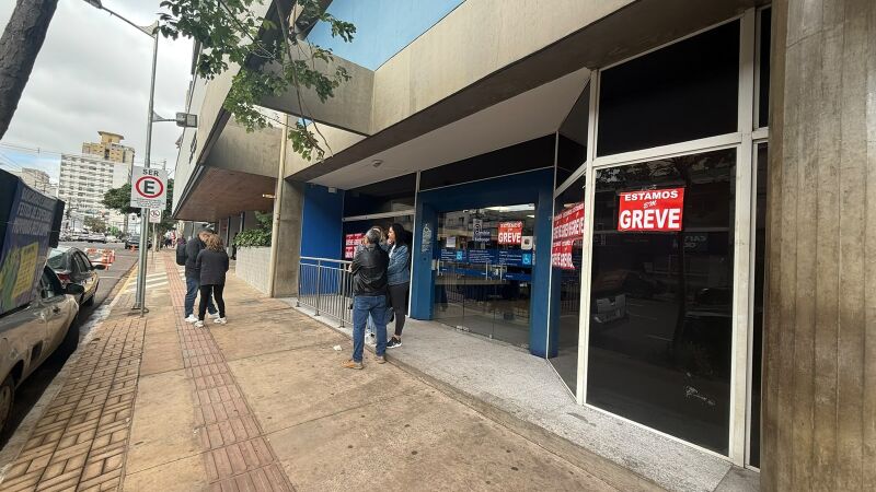 Greve dos funcionários da Caixa continua por tempo indeterminado