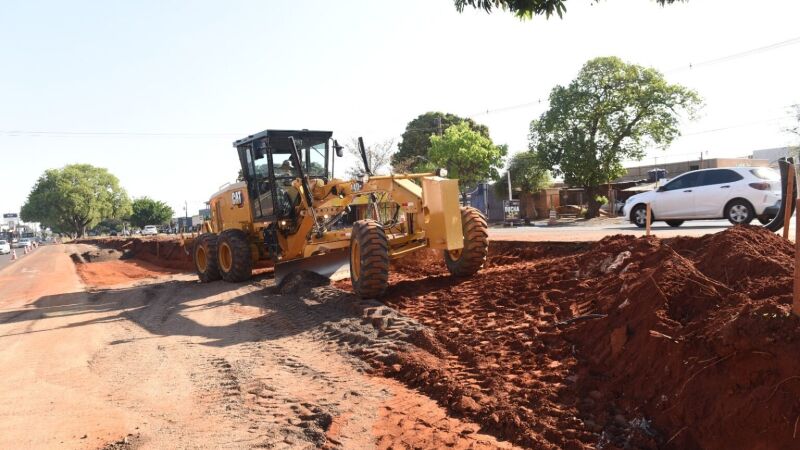 Obras do corredor de ônibus avançam na Avenida Gunter Hans, que tem entrega prevista para fevereiro de 2027.