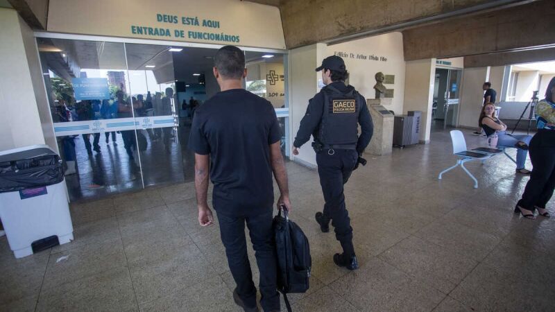 Agentes do Gecoc estiveram na Santa Casa durante a Operação Antidotum, que investiga contratos e pagamentos milionários da instituição.