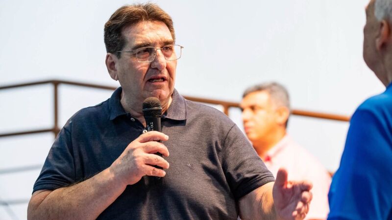 Arceno Athas Júnior, ex-prefeito de Glória de Dourados, teve os direitos políticos suspensos por cinco anos após condenação por improbidade administrativa.