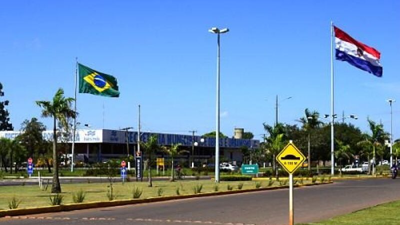 Fronteira entre Ponta Porã (MS) e Pedro Juan Caballero, no Paraguai; país vizinho aderiu à coalizão liderada pelos Estados Unidos contra organizações criminosas transnacionais.