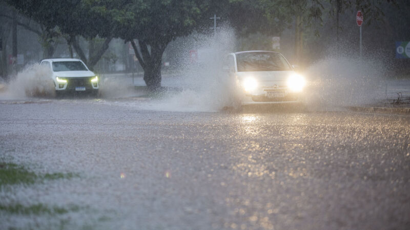 Há três alertas de tempestade vigentes para Mato Grosso do Sul no domingo