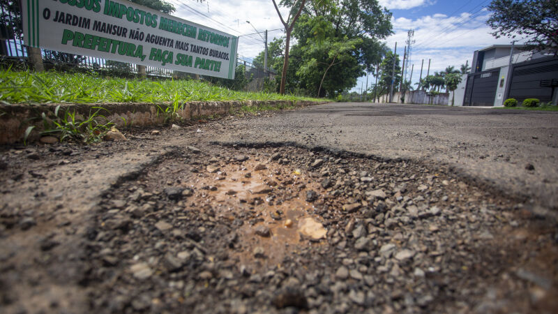 Buracos tomam conta nos asfaltos de Campo Grande