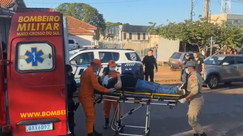 Fiat Strada foi atingida por disparos durante cumprimento de mandado de busca e apreensão em Jardim