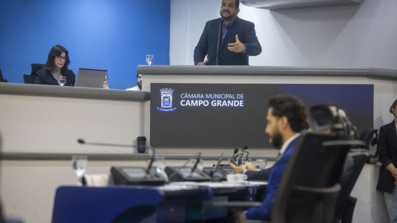 Secretário de obras, André Brandão, particiou de sabatina nesta terça-feira (27) na Câmara para prestar contas sobre o serviço de tapa-buracos