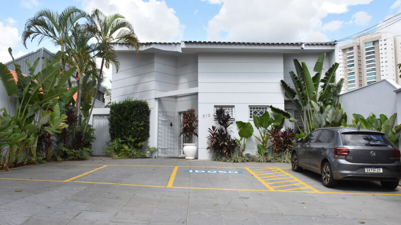 Fachada do prédio onde funcionariam as agências Art e Traço e Z3