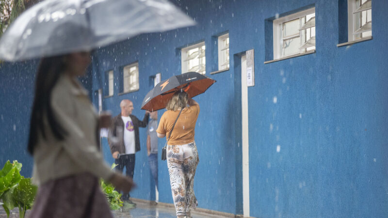 Primeiro turno das eleições 2026 também foi chuvoso