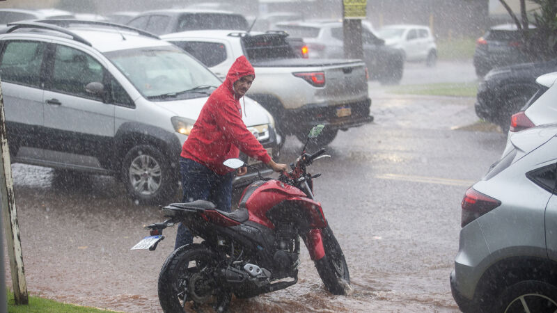 Forte chuva já estava prevista para este domingo e por isso a concessionária escalou quase 700 pessoas em locais estratégicos