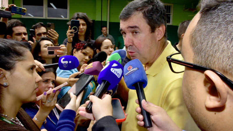 Governador de MS, Eduardo Riedel, em coletiva de imprensa