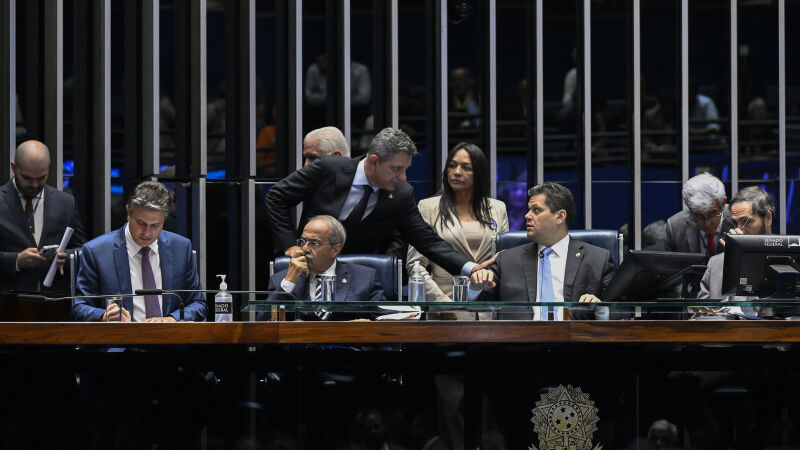 Votação ocorreu na noite desta quarta-feira (14)