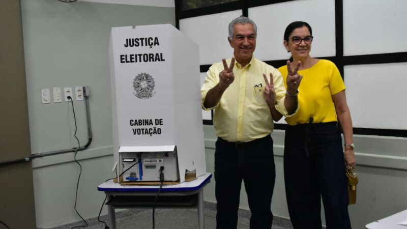 Eduardo Azambuja votou na manhã deste domingo (4) acompanhado pela mulher, Fátima