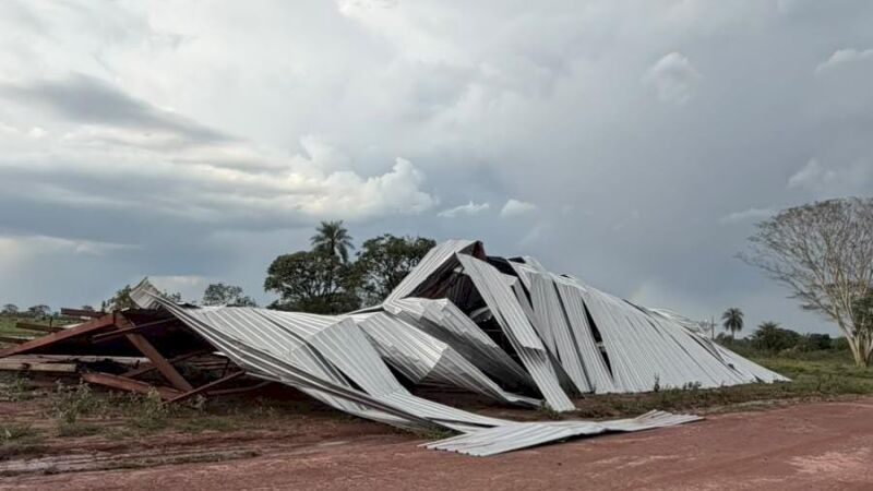 Estrutura metálica arrancada durante o temporal