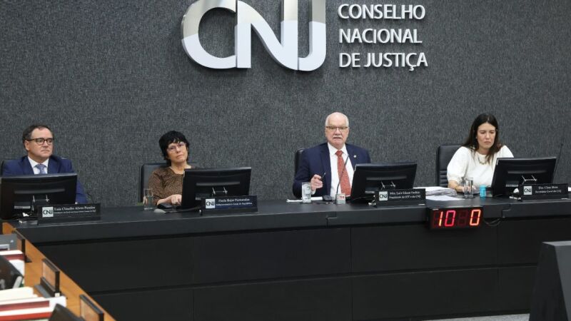 Bitto Pereira, representando a OAB nacional em sessão presidida pelo ministro Edson Fachin