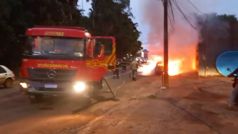 Corpo de Bombeiros apagou as chamas e controlou o incêndio