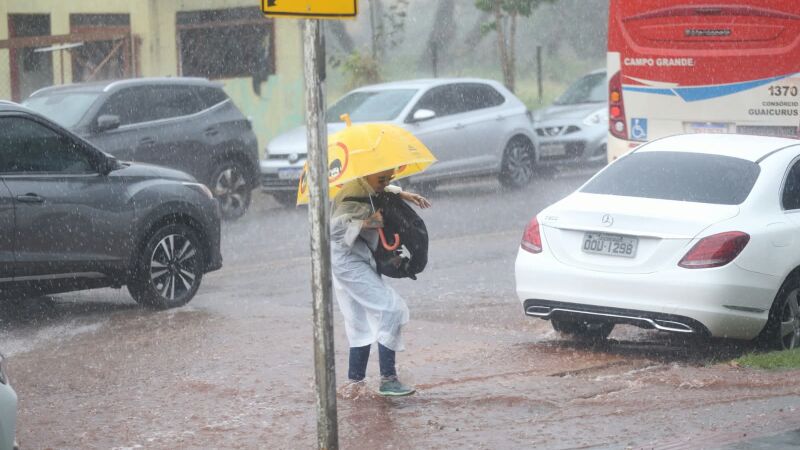 Chuva na região central de Campo Grande superou os 30 milímetros em menos de duas horas, intimidando eleitores