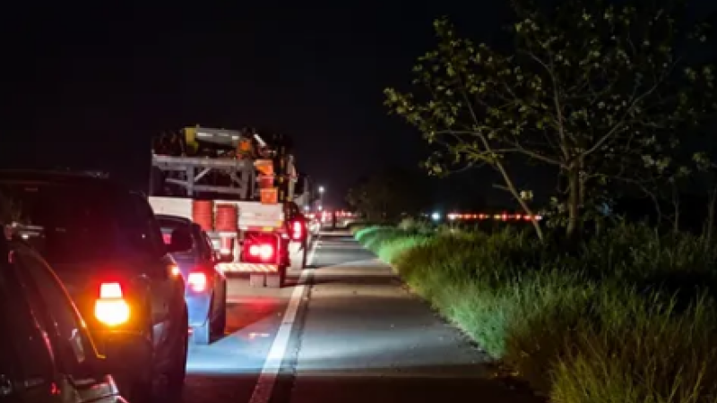 BR-060 ficou parada por várias horas, com filas e filas de carro, devido ao acidente
