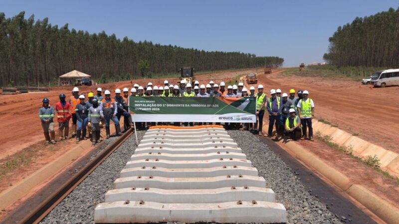 Previsão é de que a ferrovia seja concluída no segundo semestre do próximo ano, quando deve ser ativada a fábrica de celulose da Arauco