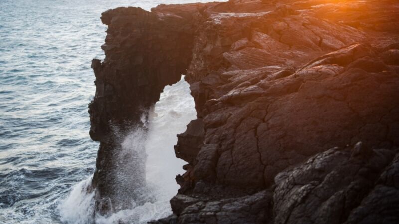 Hawaii_Big island_Holei Sea Arch_shutterstock_530096197 (1)