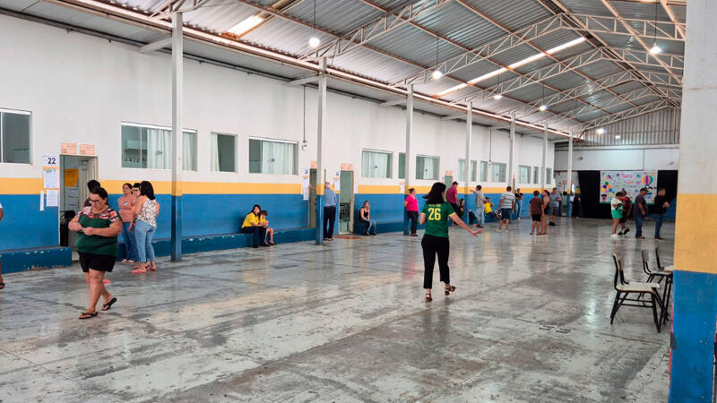 Locais de votação estavam com poucos eleitores nas primeiras horas da manhã deste domingo em Chapadão du Sol 