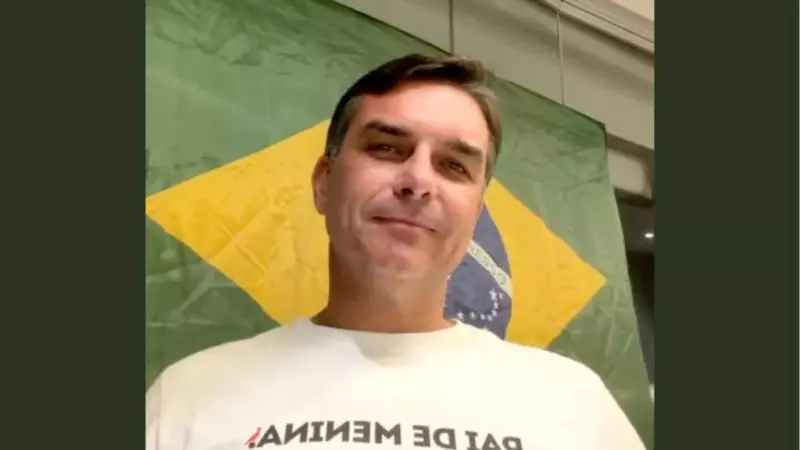 E live neste sábado o senador pediu para que seus seguidores fiscalizem mesários ao final da votação deste domingo
